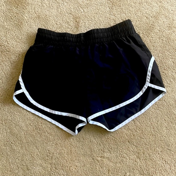 Athletic shorts - Picture 1 of 3